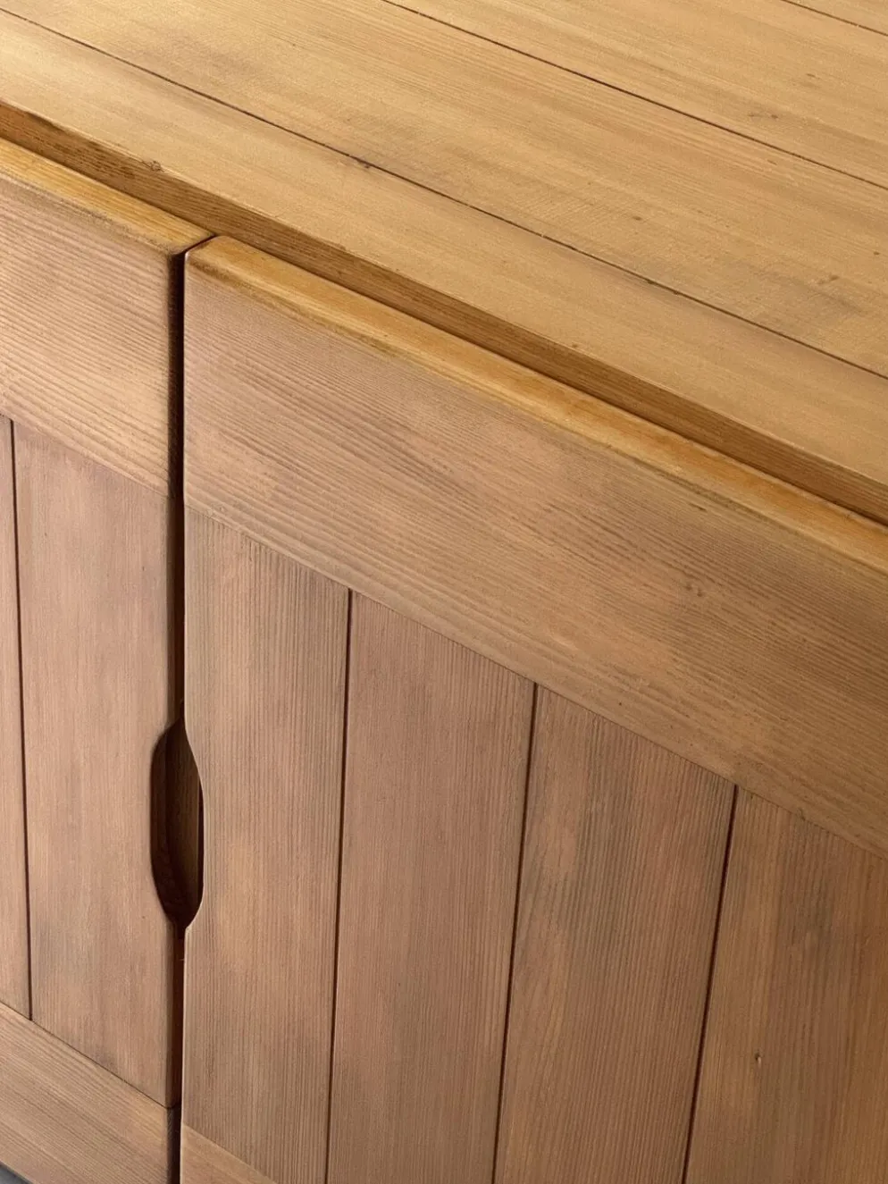 Buffet design en bois orme & pin collection Savoie, Maison Regain 1970