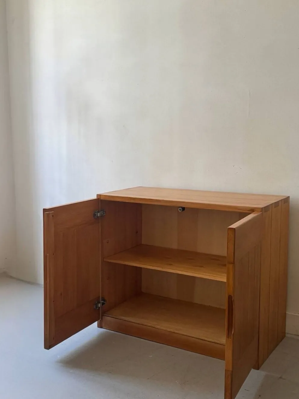 Buffet design en bois orme & pin collection Savoie, Maison Regain 1970