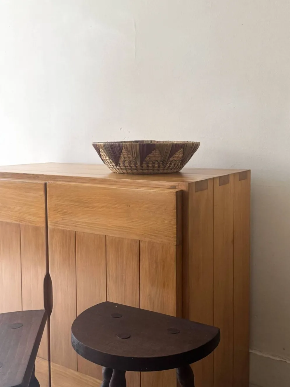Buffet design en bois orme & pin collection Savoie, Maison Regain 1970