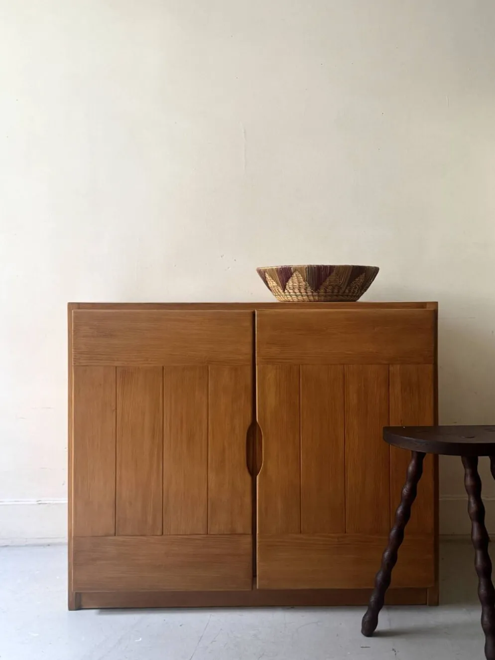 Buffet design en bois orme & pin collection Savoie, Maison Regain 1970