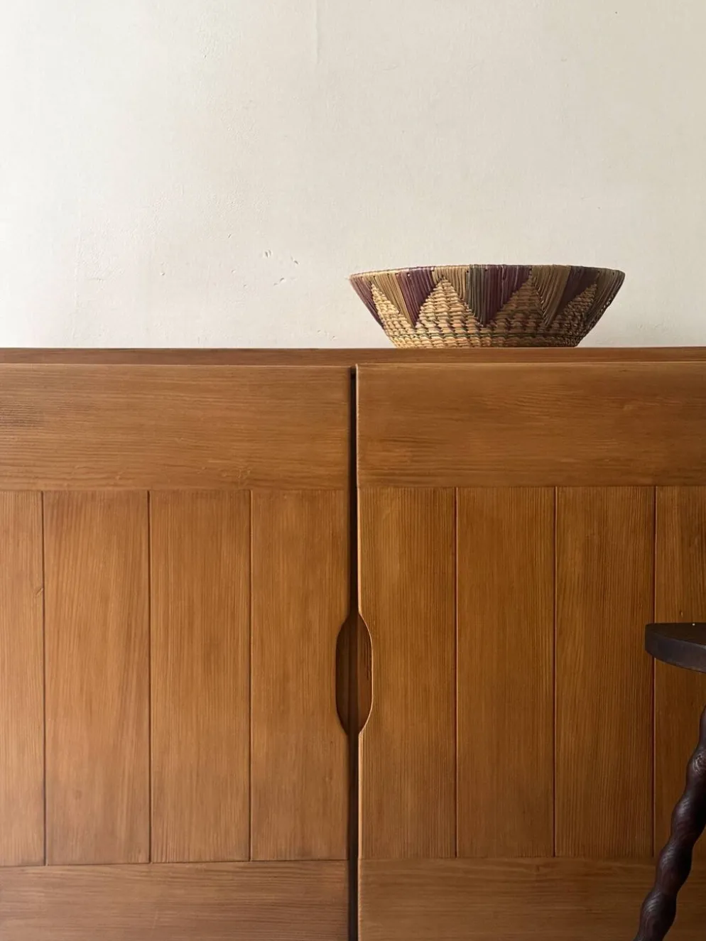 Buffet design en bois orme & pin collection Savoie, Maison Regain 1970