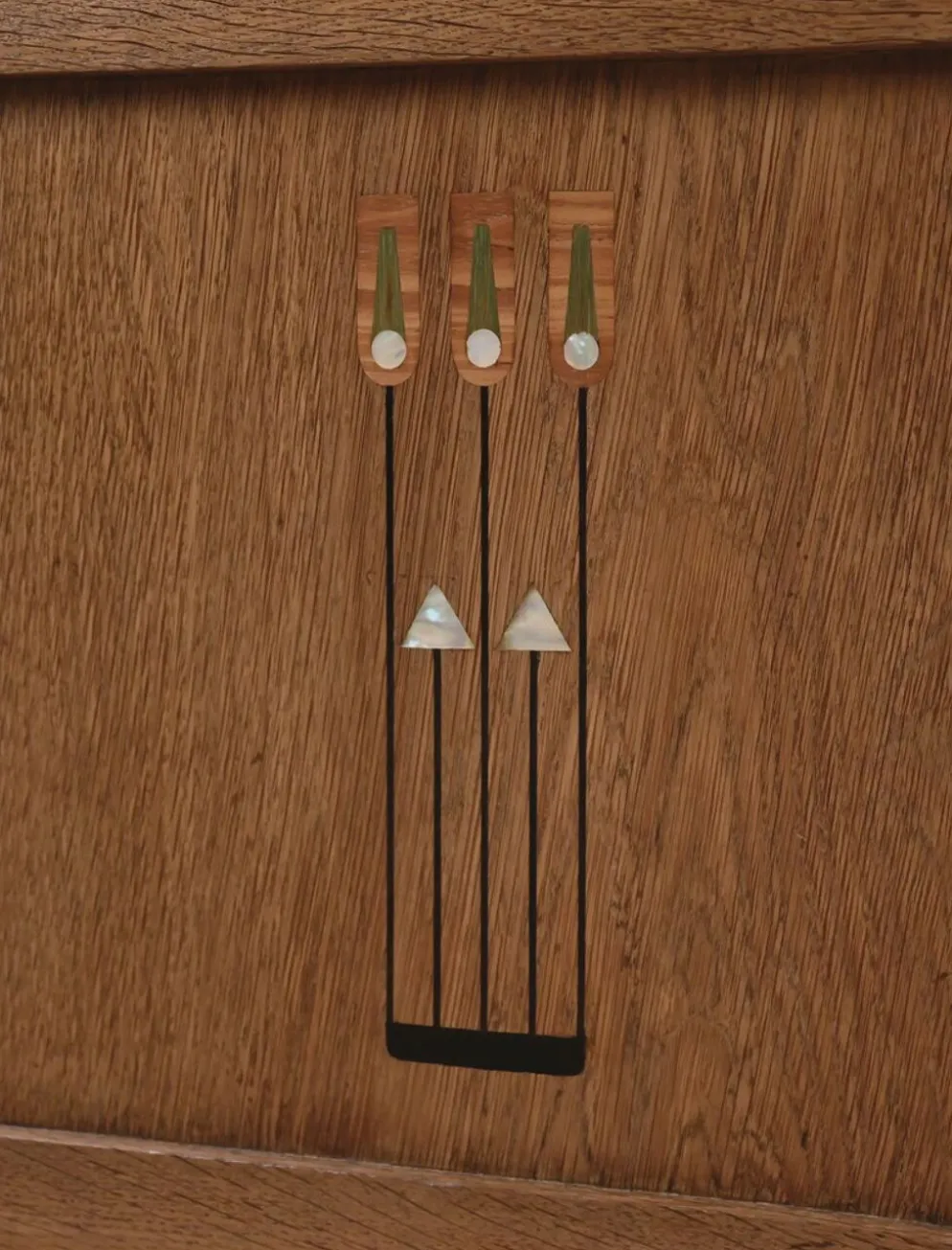 Buffet desserte en chêne dans le style Gustave Serrurier-Bovy, art déco – 1930