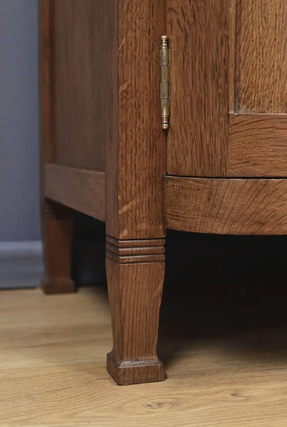 Buffet desserte en chêne dans le style Gustave Serrurier-Bovy, art déco – 1930