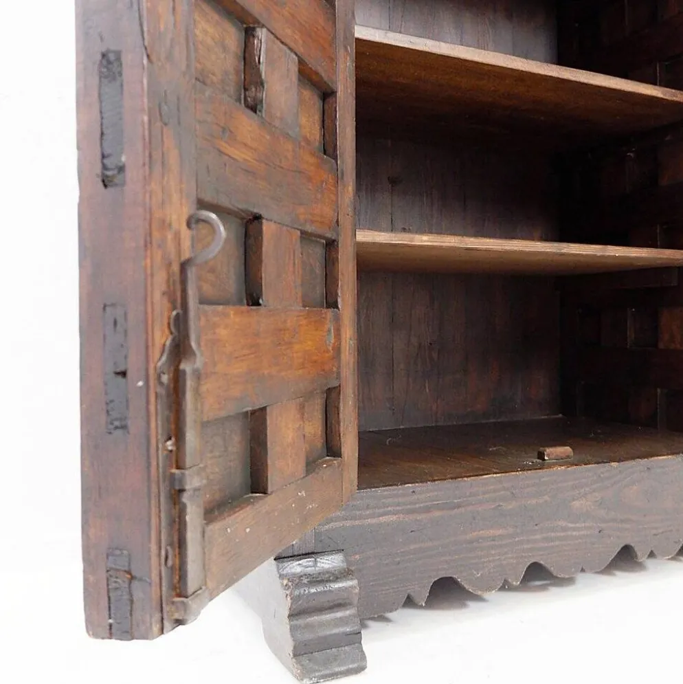 Buffet de style brutaliste espagnol des années 1950