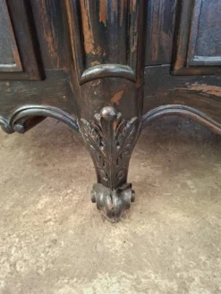 Buffet de style Louis XV en bois sculpté patine usagée volontairement ( omb