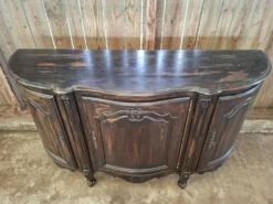 Buffet de style Louis XV en bois sculpté patine usagée volontairement ( omb