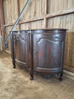 Buffet de style Louis XV en bois sculpté patine usagée volontairement ( omb
