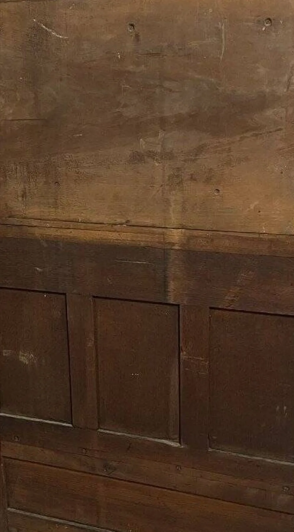 Buffet de style Louis XV en noyer, datant du milieu du XIXᵉ siècle