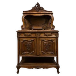 Buffet de style Louis XV en noyer, datant du milieu du XIXᵉ siècle