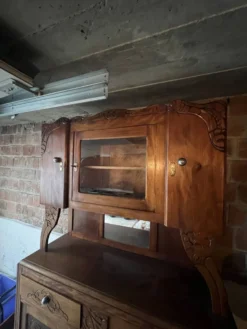 Buffet deux corps ancien en bois sculpté – Art Nouveau – vitrine et miroir