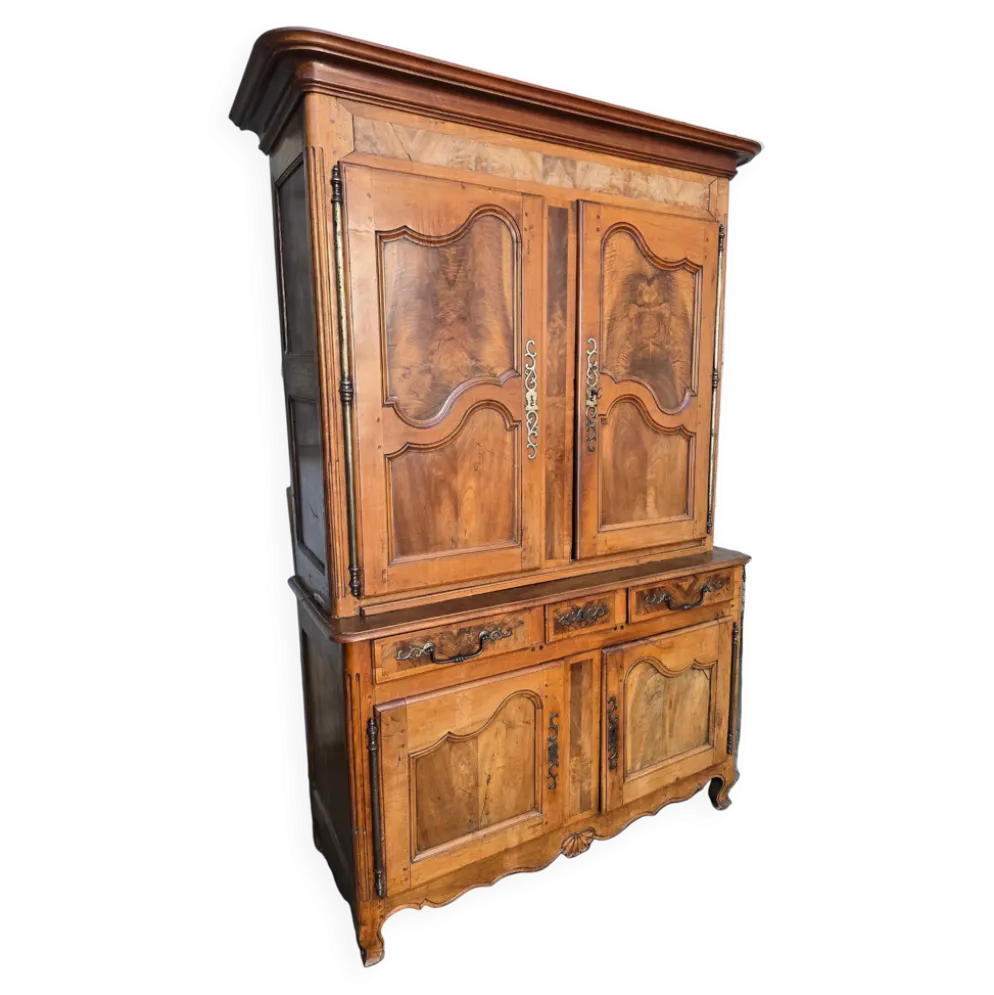 Buffet deux-corps d’époque Louis XV en noyer massif – XVIIIe siècle