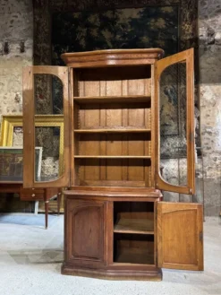 Buffet deux corps en chêne de style Louis XIV du XIX ème siècle