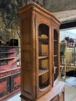 Buffet deux corps en chêne de style Louis XIV du XIX ème siècle