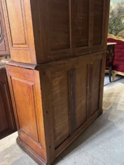 Buffet deux corps en chêne de style Louis XIV du XIX ème siècle