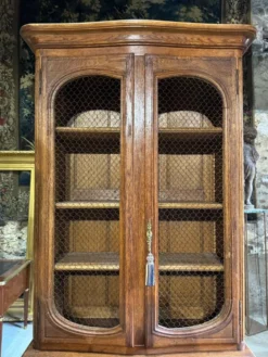 Buffet deux corps en chêne de style Louis XIV du XIX ème siècle