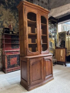 Buffet deux corps en chêne de style Louis XIV du XIX ème siècle