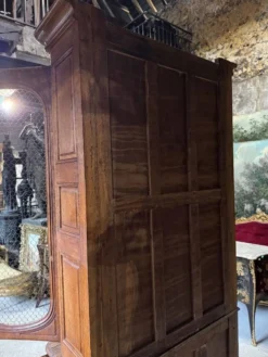 Buffet deux corps en chêne de style Louis XIV du XIX ème siècle