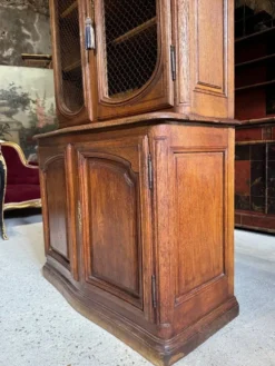 Buffet deux corps en chêne de style Louis XIV du XIX ème siècle