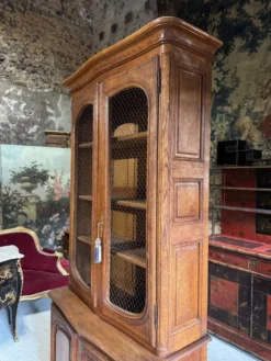 Buffet deux corps en chêne de style Louis XIV du XIX ème siècle