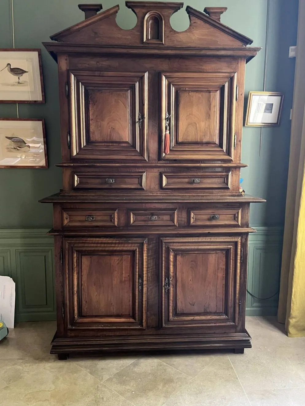 Buffet deux corps en noyer Haute époque régional