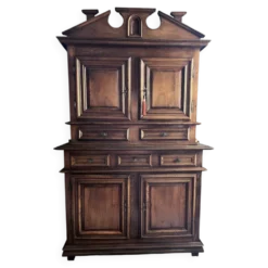 Buffet deux corps en noyer Haute époque régional