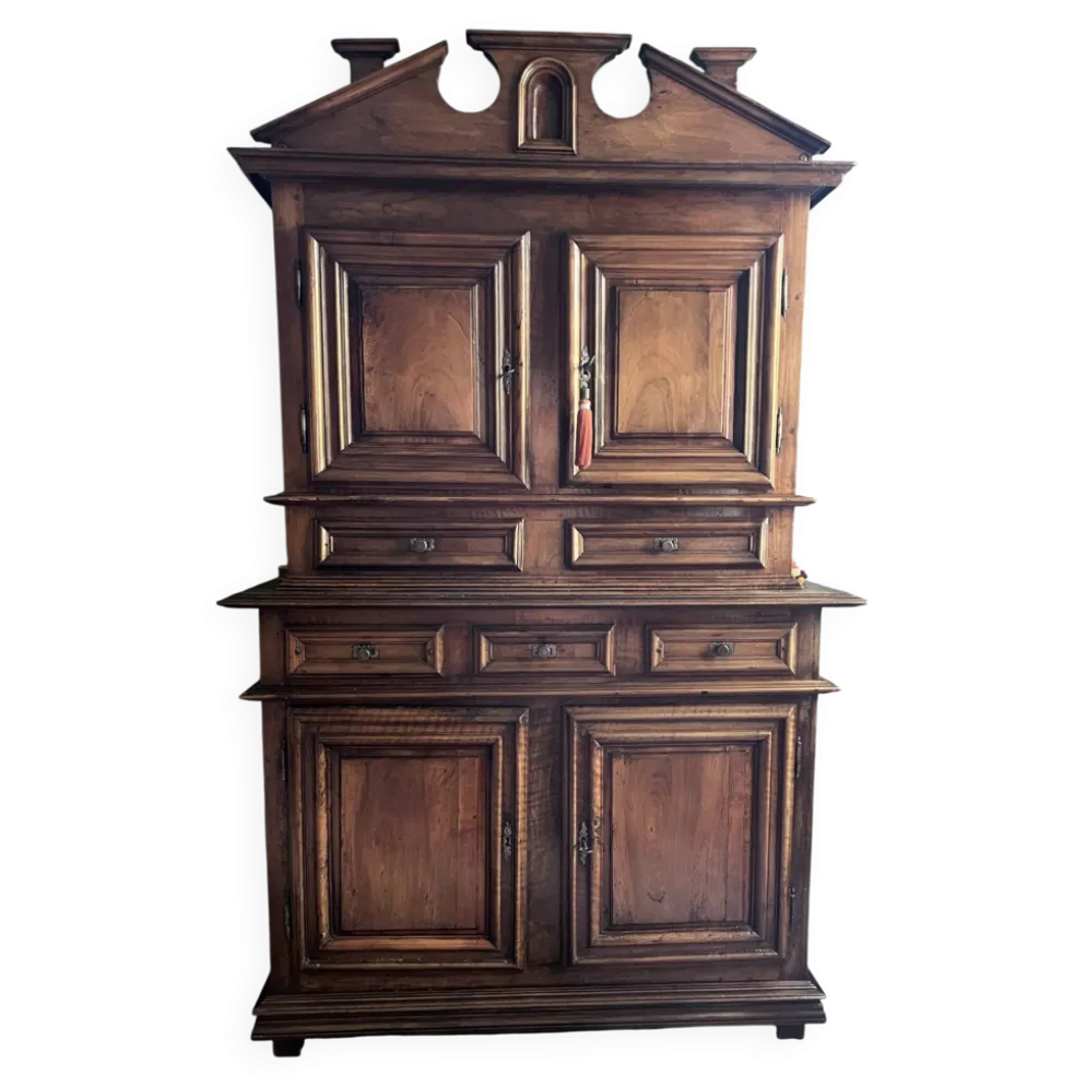 Buffet deux corps en noyer Haute époque régional