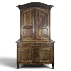 Buffet deux corps Louis XV en chêne à panneaux chantournés