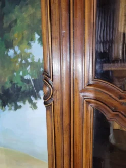 Buffet deux corps vitré en merisier époque Louis XV