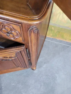 Buffet deux corps vitré en merisier époque Louis XV