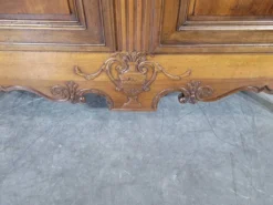 Buffet double corps en noyer directoire