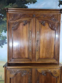 Buffet double corps en noyer directoire