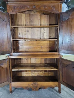 Buffet double corps en noyer directoire