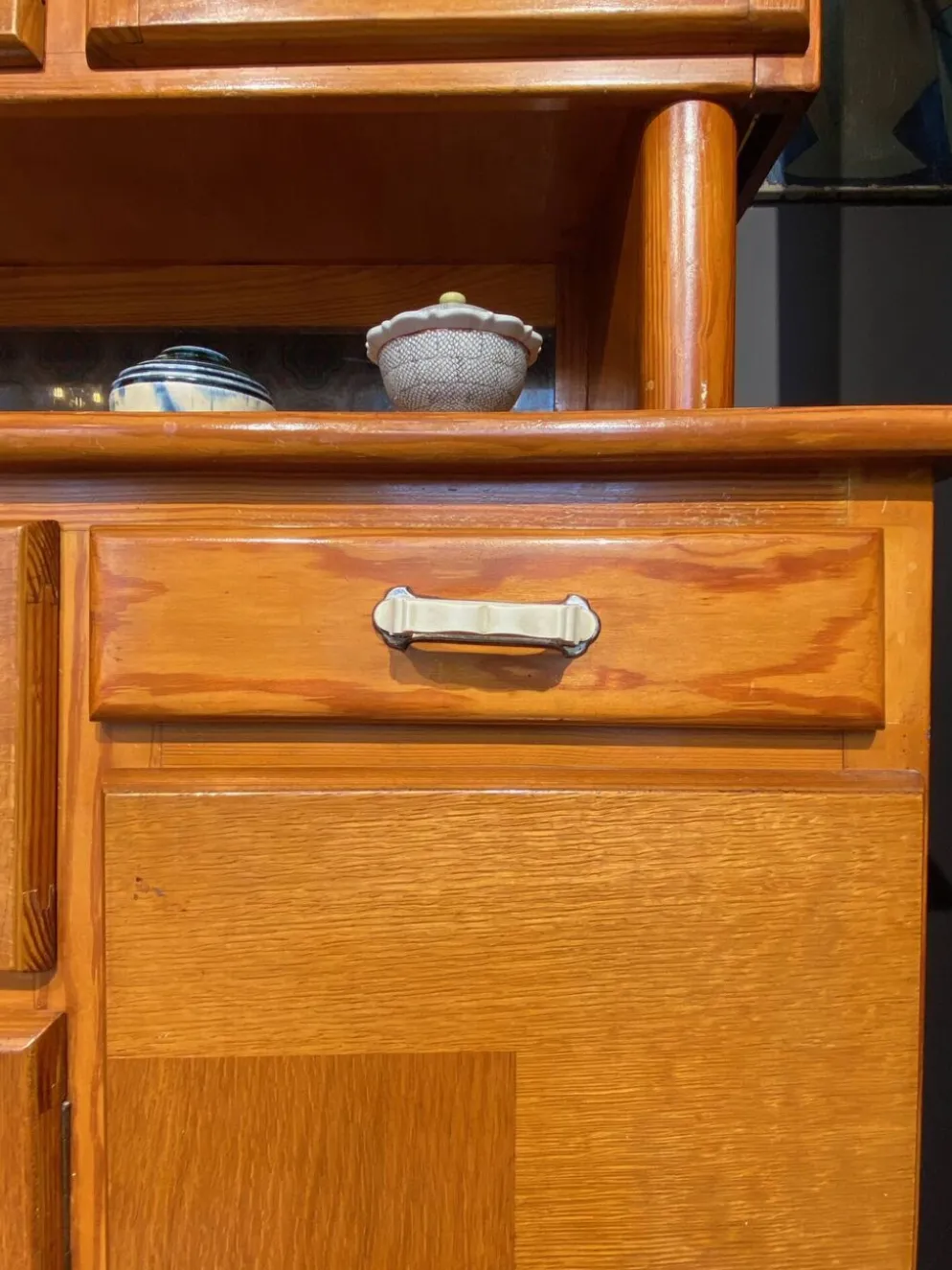 Buffet Double Corps Vintage Art Déco / Populaire en Bois Blond