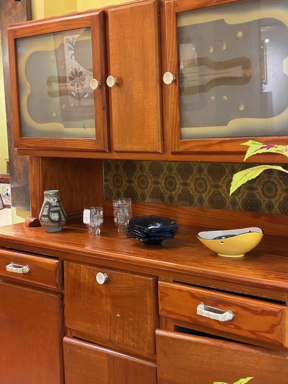 Buffet Double Corps Vintage Art Déco / Populaire en Bois Blond