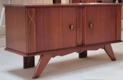Buffet du milieu du siècle