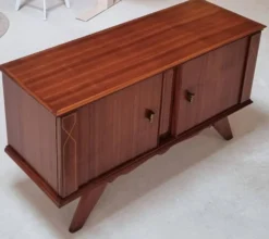 Buffet du milieu du siècle