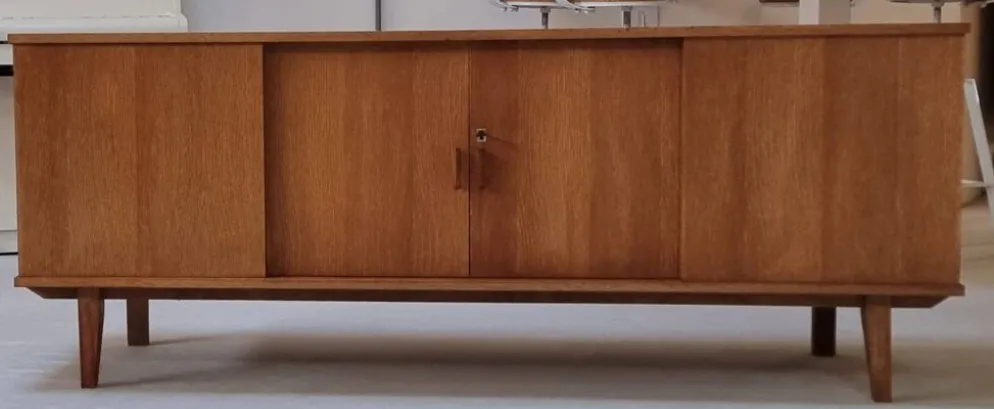 Buffet du milieu du siècle