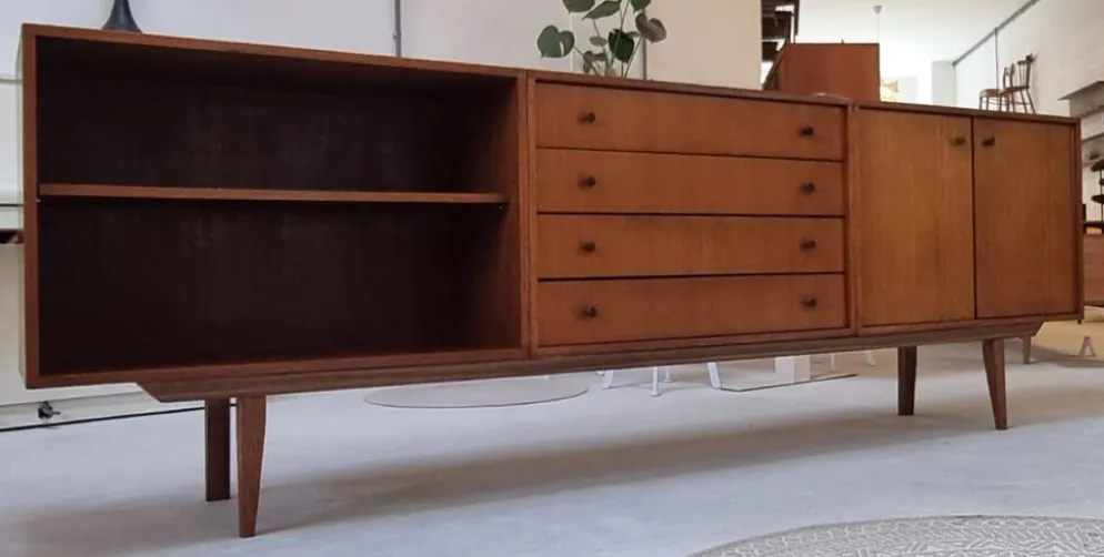 Buffet du milieu du siècle