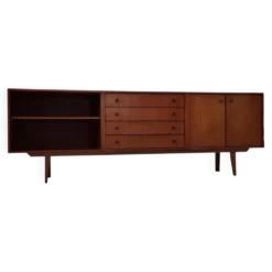 Buffet du milieu du siècle