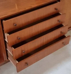 Buffet du milieu du siècle
