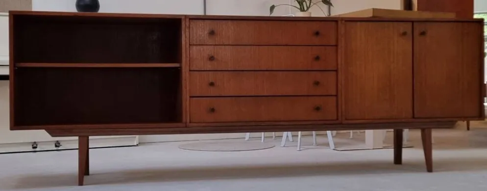 Buffet du milieu du siècle
