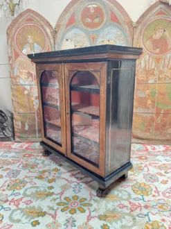 Buffet en acajou et bois noirci d’époque empire debut du XIX eme siècl