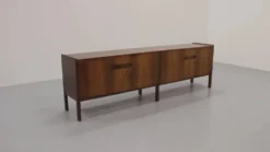 Buffet en bois Arne Hovmand Olsen pour Mogens Kold, Danemark, vers 1960.