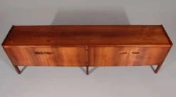 Buffet en bois Arne Hovmand Olsen pour Mogens Kold, Danemark, vers 1960.