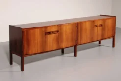 Buffet en bois Arne Hovmand Olsen pour Mogens Kold, Danemark, vers 1960.