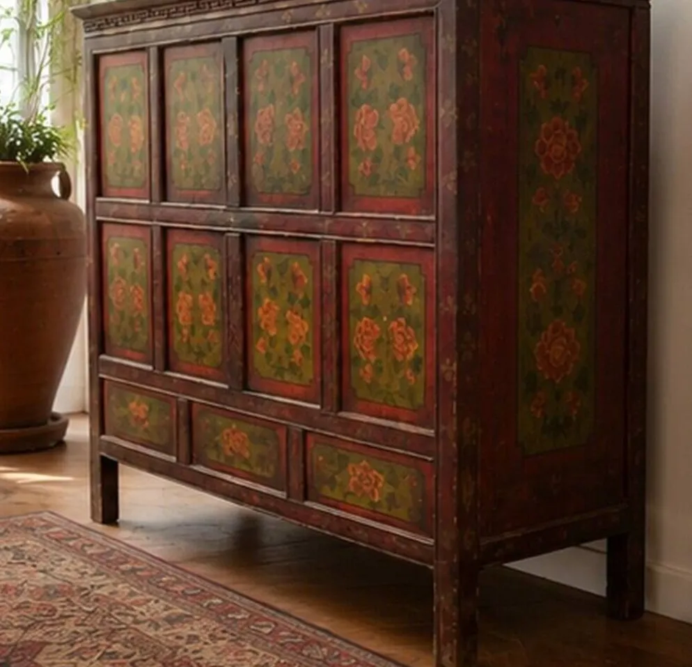 Buffet en bois japonais ancien avec décorations florales peintes à la main