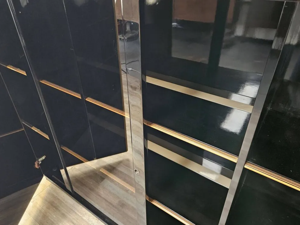 Buffet en bois laqué Pierre Cardin avec un compartiment éclairé, 197