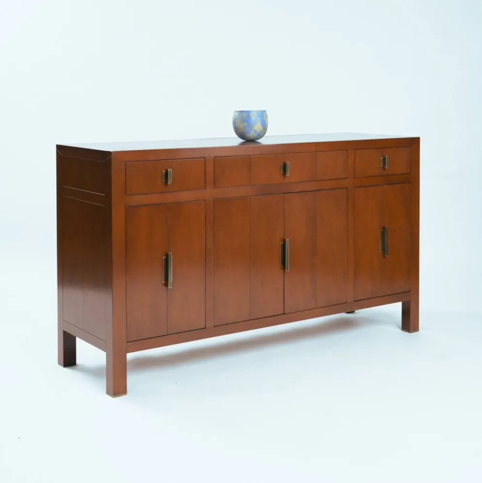 Buffet en cerisier de style transitionnel avec quincaillerie géométrique en laiton, années 1980.