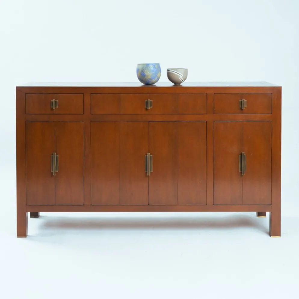 Buffet en cerisier de style transitionnel avec quincaillerie géométrique en laiton, années 1980.