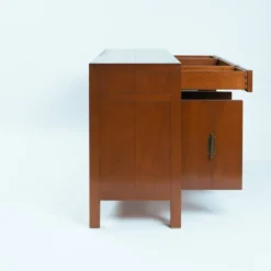 Buffet en cerisier de style transitionnel avec quincaillerie géométrique en laiton, années 1980.